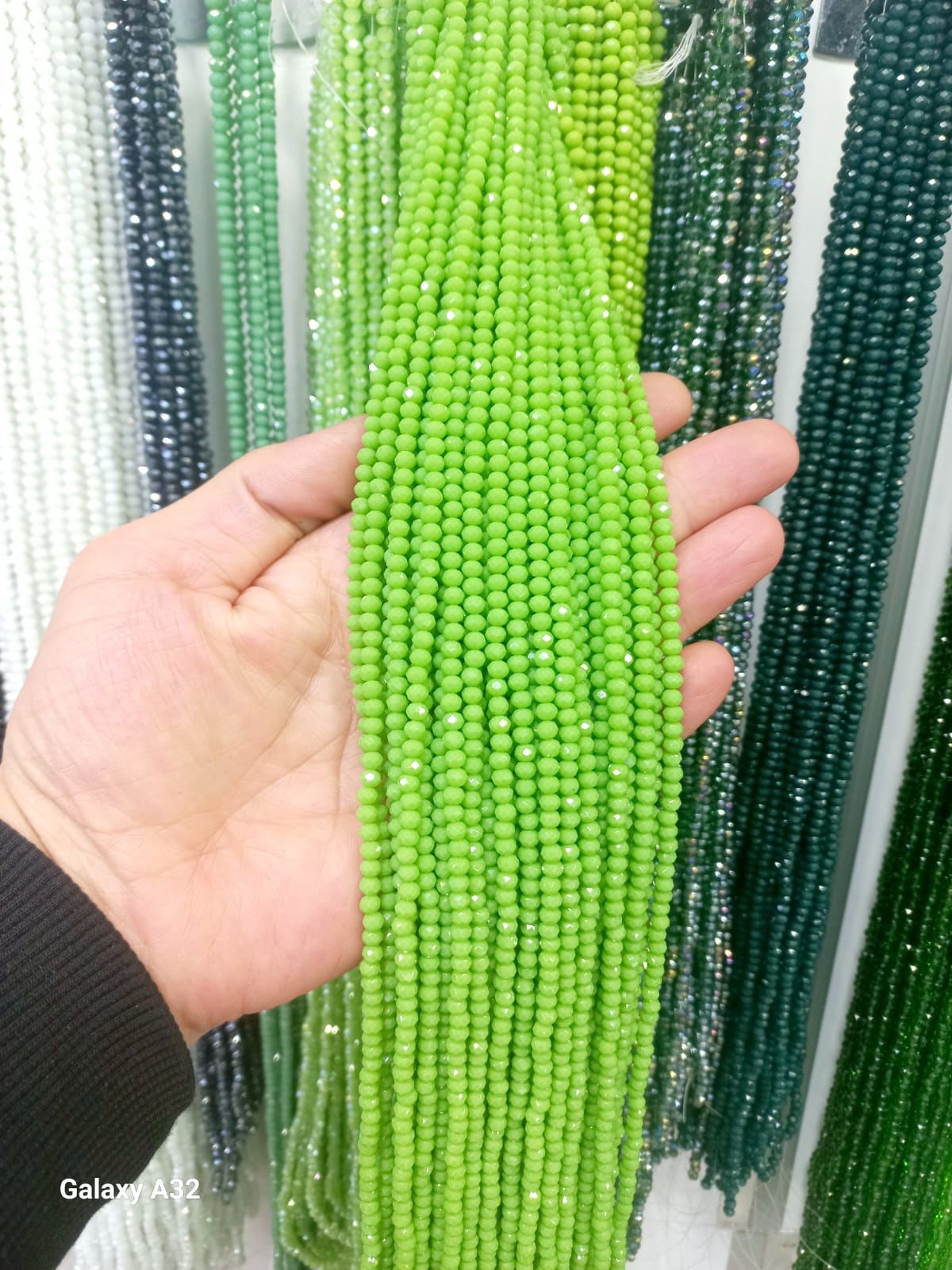 Opak Açık Fıstık Yeşili Kristaller , 4 mm