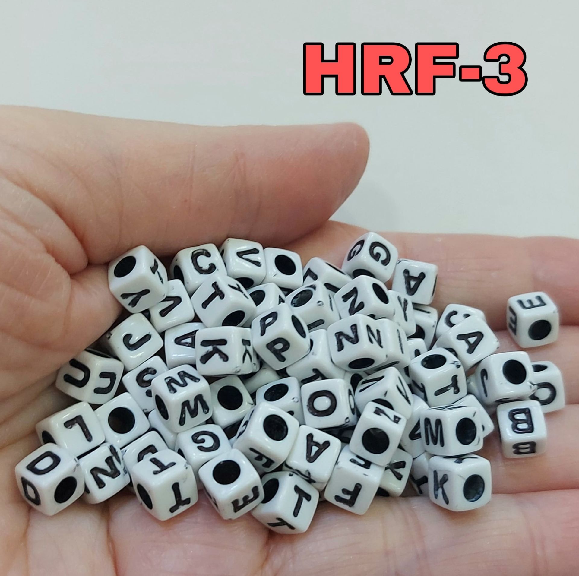 HFR-3 , Beyaz Zemin Üzerinde , Altın Yazılı, Küp Harfler, 6 mm, 20 Gram