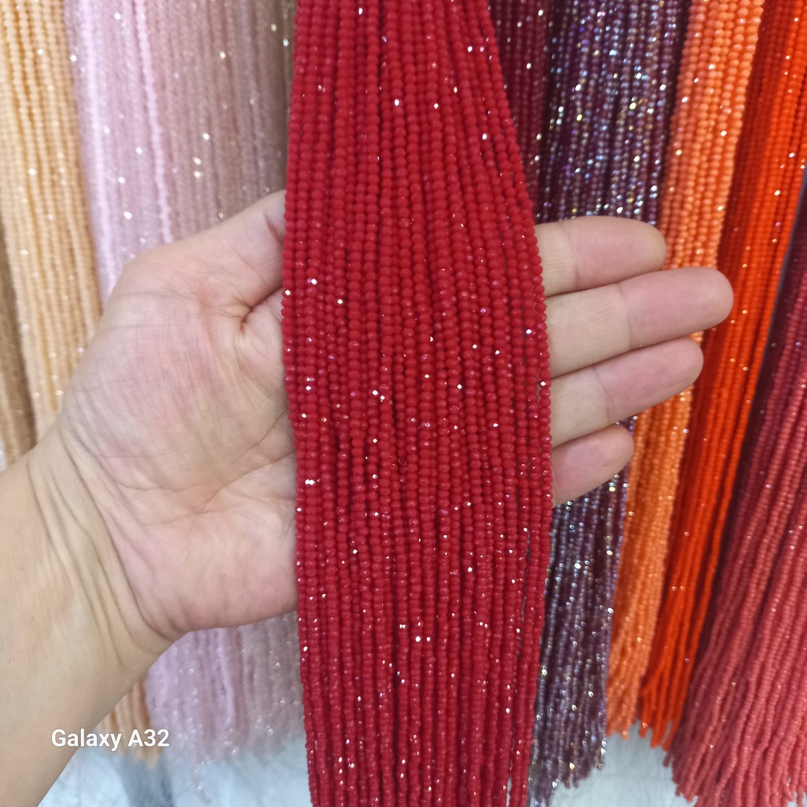 Opak Koyu Kırmızı Kristaller, 2 mm