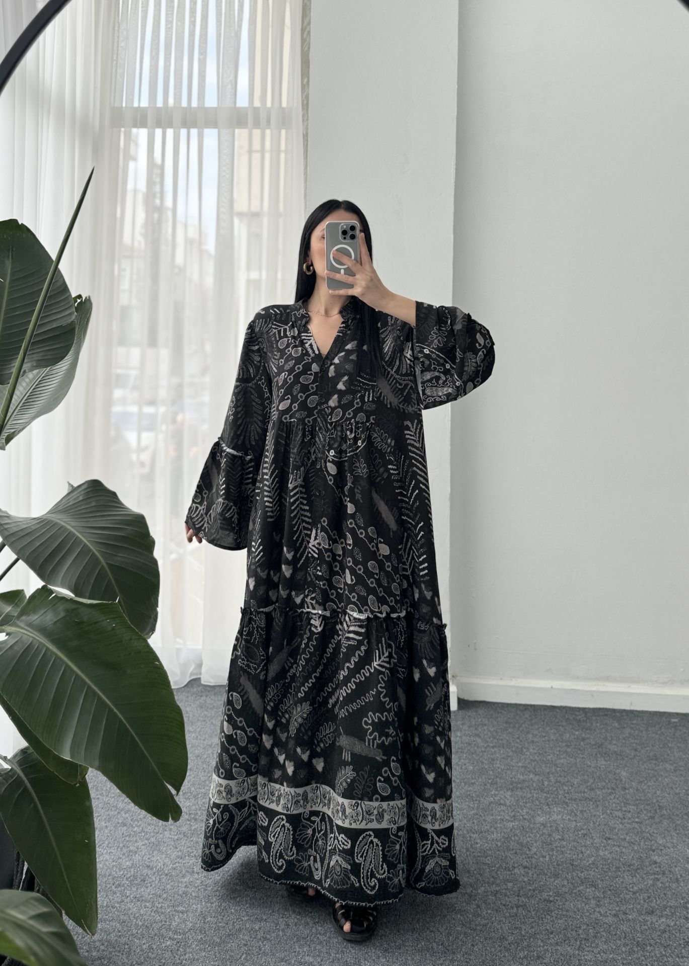 Kol Volan Desenli Elbise - Siyah