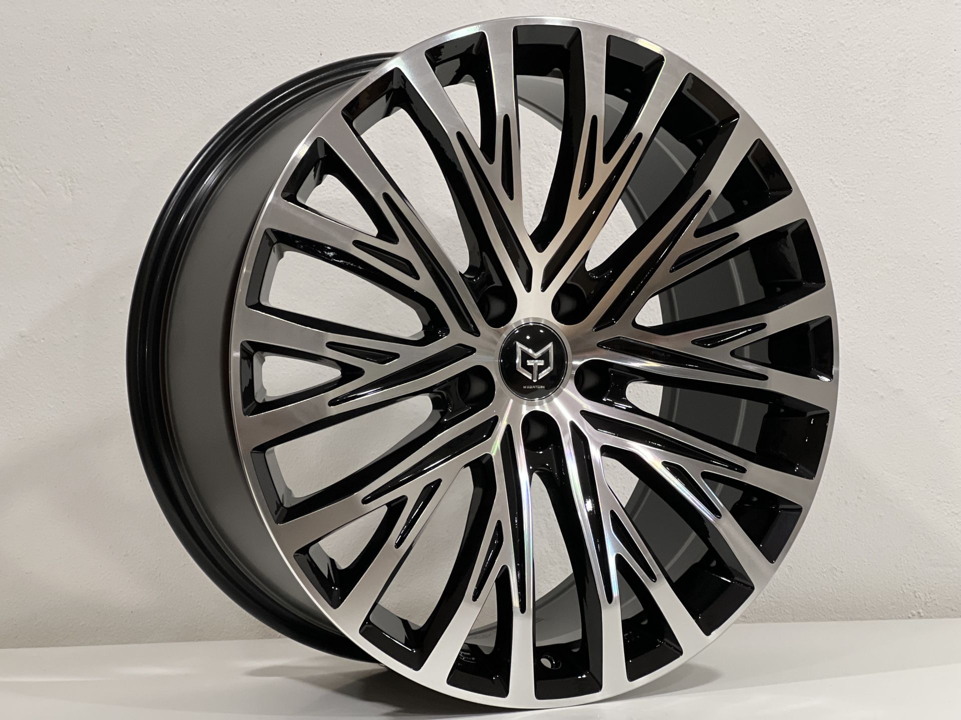 9 X 20 TORK-7908 5X112 ET28 66.45 BLACK MACHINED XL