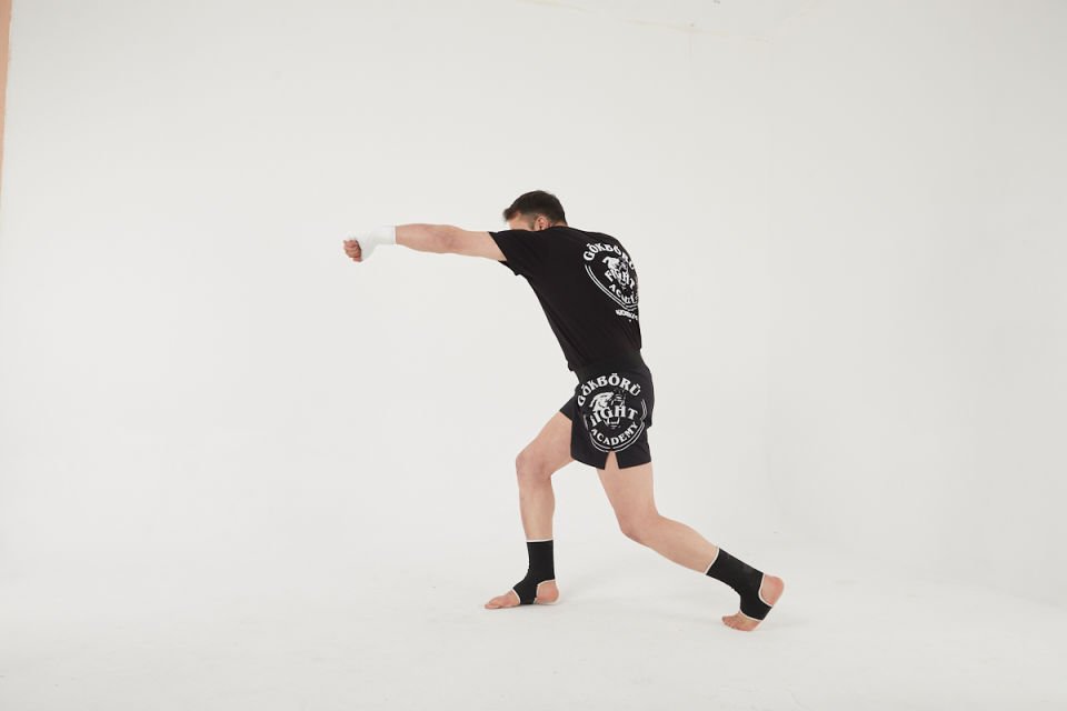 Gökbörü Boks-Kickboks-Muay Thai  Şortu Siyah-Beyaz