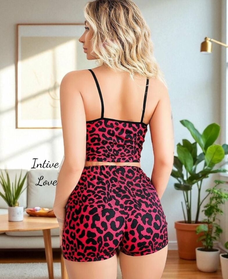 Intive Kırmızı Siyah Leopar Desen İnce Askılı Rahat Bralet Şort Takım / Pijama Takım Intive Kırmızı Siyah Leopar Desen İnce Askılı Rahat Bralet Şort Takım / Pijama Takım