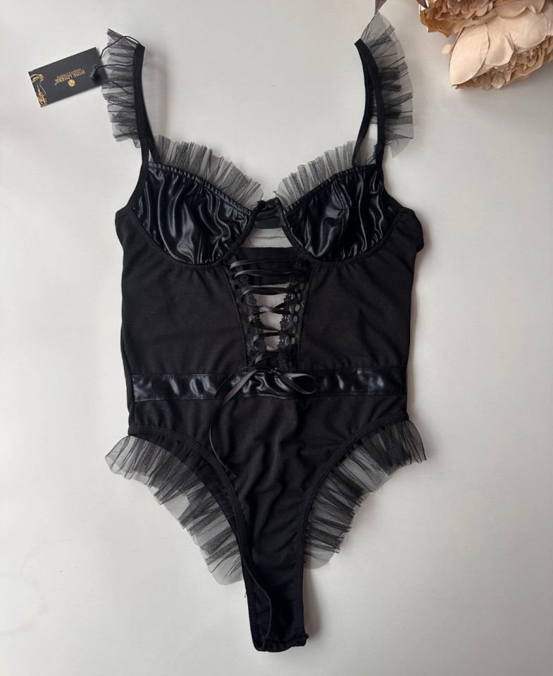 Siyah Tül Volan Detaylı Lateks Parlak Kumaşlı Seksi Bodysuit -8417