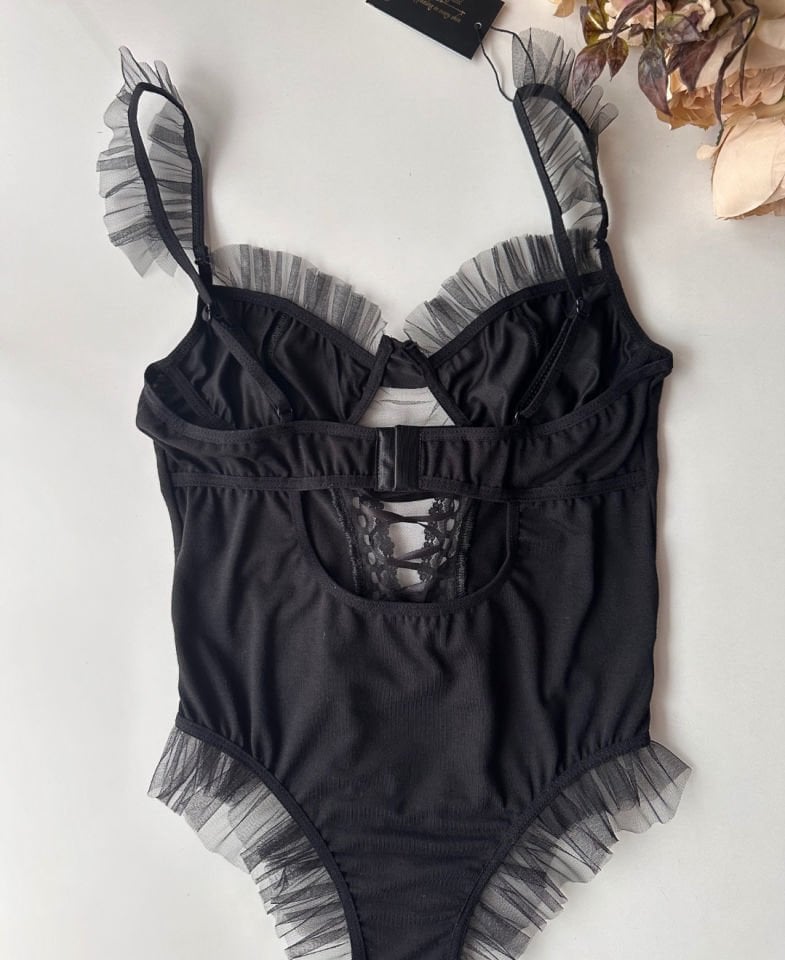 Siyah Tül Volan Detaylı Lateks Parlak Kumaşlı Seksi Bodysuit -8417