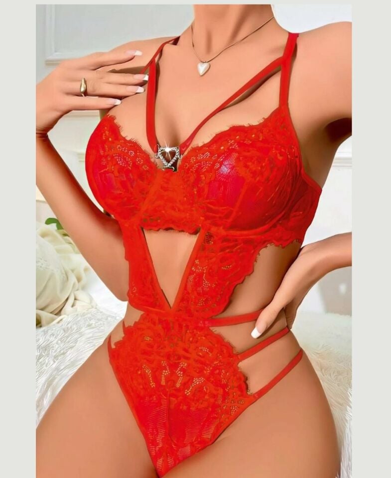 Jessica Bella Önü Kalp Aksesuarlı Dantelli Cut-Out Fantezi Bodysuit -0117 Kırmızı - L/XL