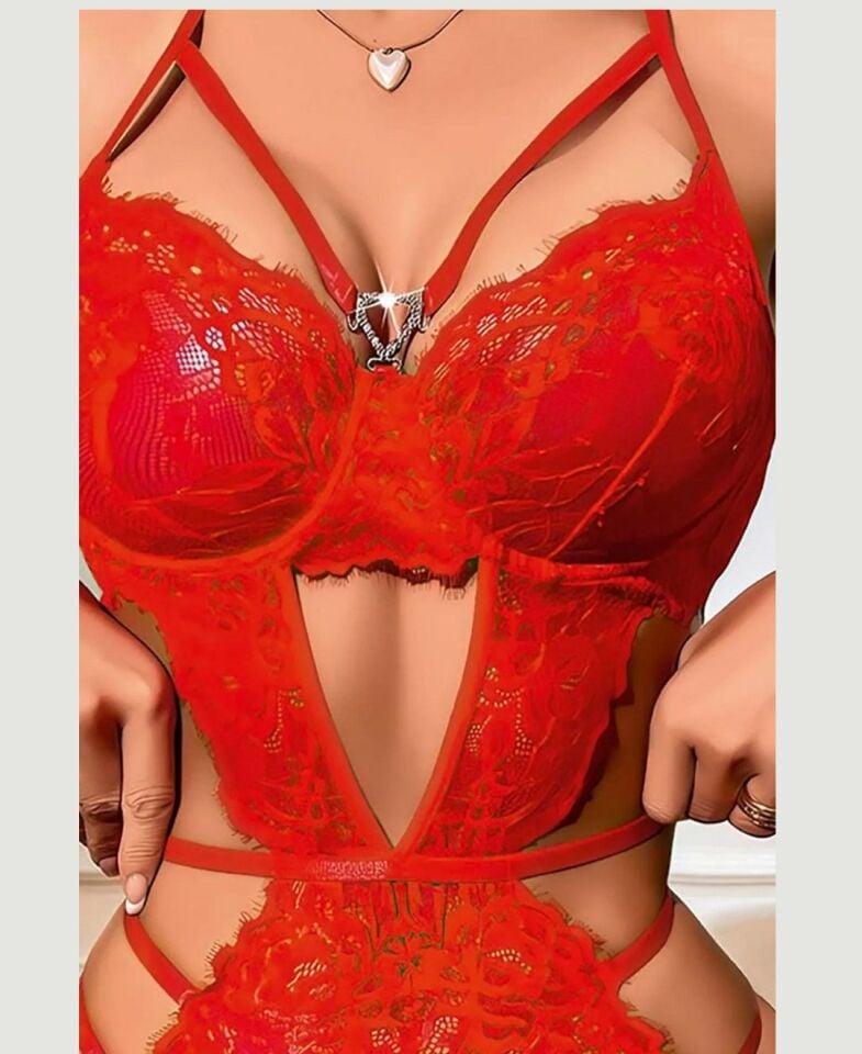 Jessica Bella Önü Kalp Aksesuarlı Dantelli Cut-Out Fantezi Bodysuit -0117 Kırmızı - L/XL