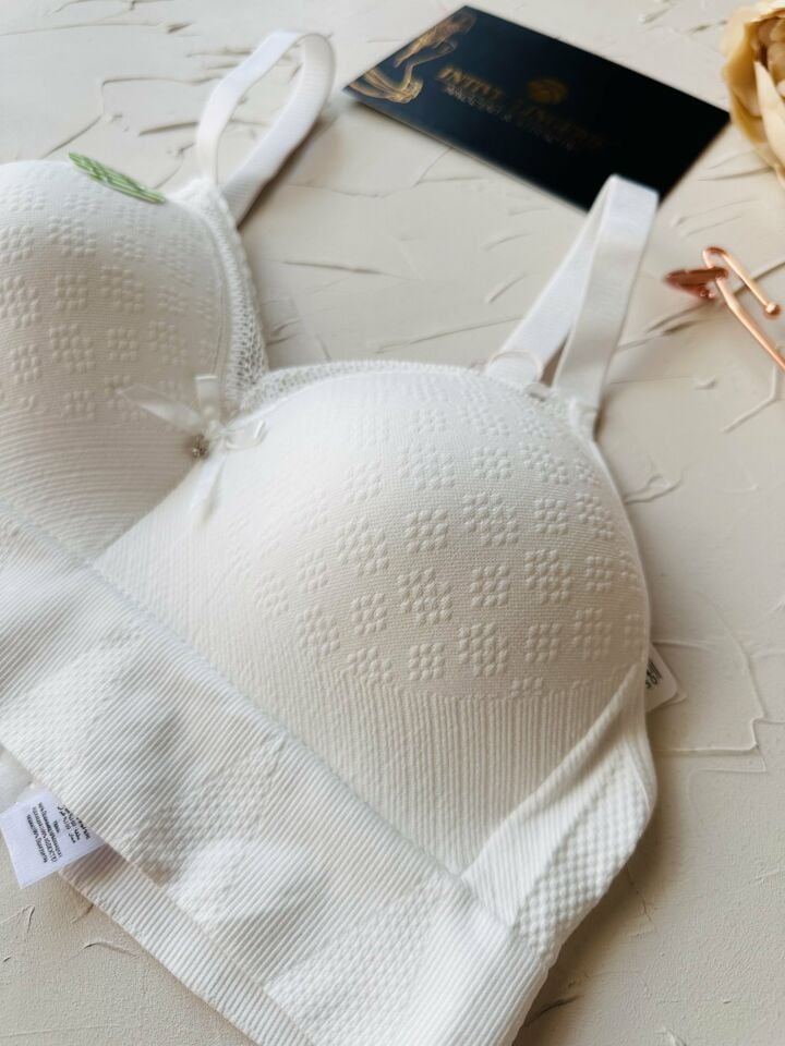 Celine C Cup Bambu Hisli Ultra Rahat Polamid Kumaştan Dokulu Dantel Detaylı Balensiz Desteksiz Sütyen Çağla Yeşili - 100C