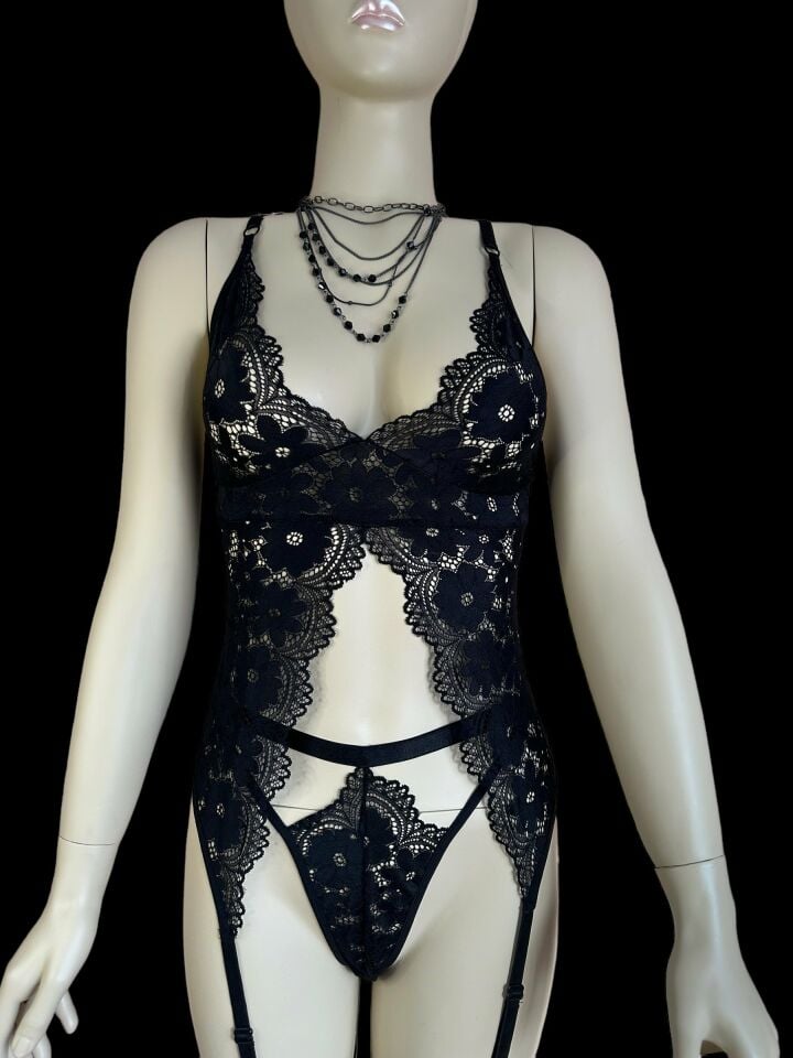 Kadın Siyah Dantel Jartiyerli Bodysuit Tanga Bacak Aksesuarı Takım- 8461 Siyah - L