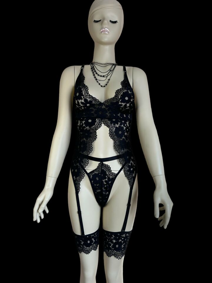 Kadın Siyah Dantel Jartiyerli Bodysuit Tanga Bacak Aksesuarı Takım- 8461 Siyah - XL