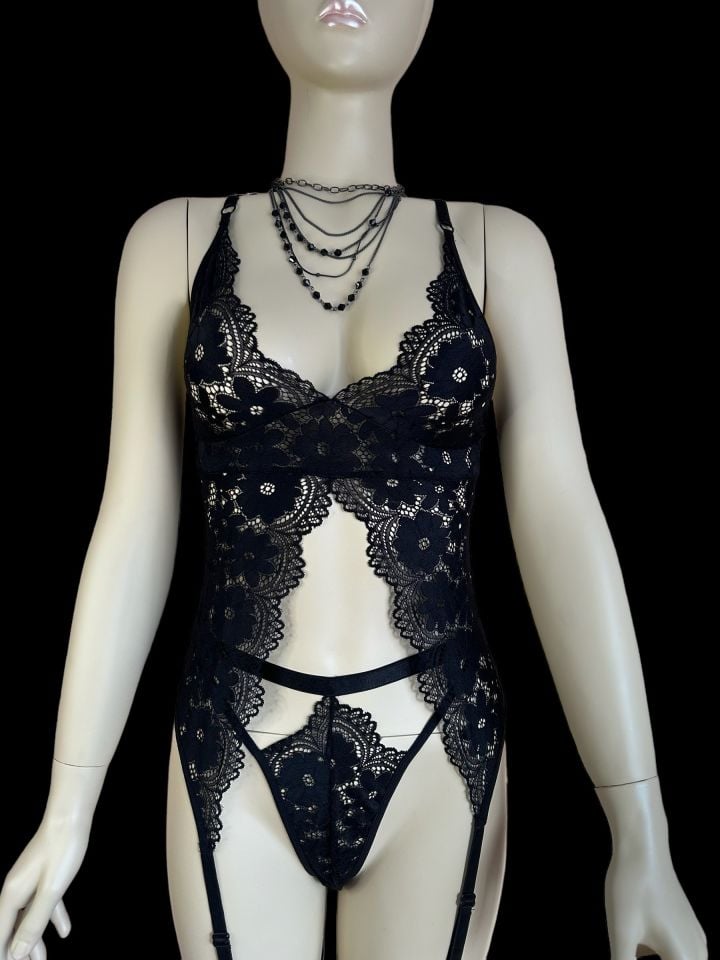 Kadın Siyah Dantel Jartiyerli Bodysuit Tanga Bacak Aksesuarı Takım- 8461 Siyah - XL