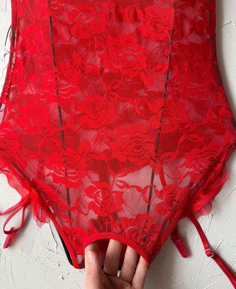 Intive Fantasy Dantel Göğsü ve Özel Bölgesi Açık Jartiyerli Bodysuit (ÇORAPSIZ) Kırmızı - S/M