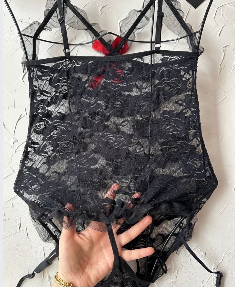 Intive Fantasy Dantel Göğsü ve Özel Bölgesi Açık Jartiyerli Bodysuit (ÇORAPSIZ) Siyah - S/M