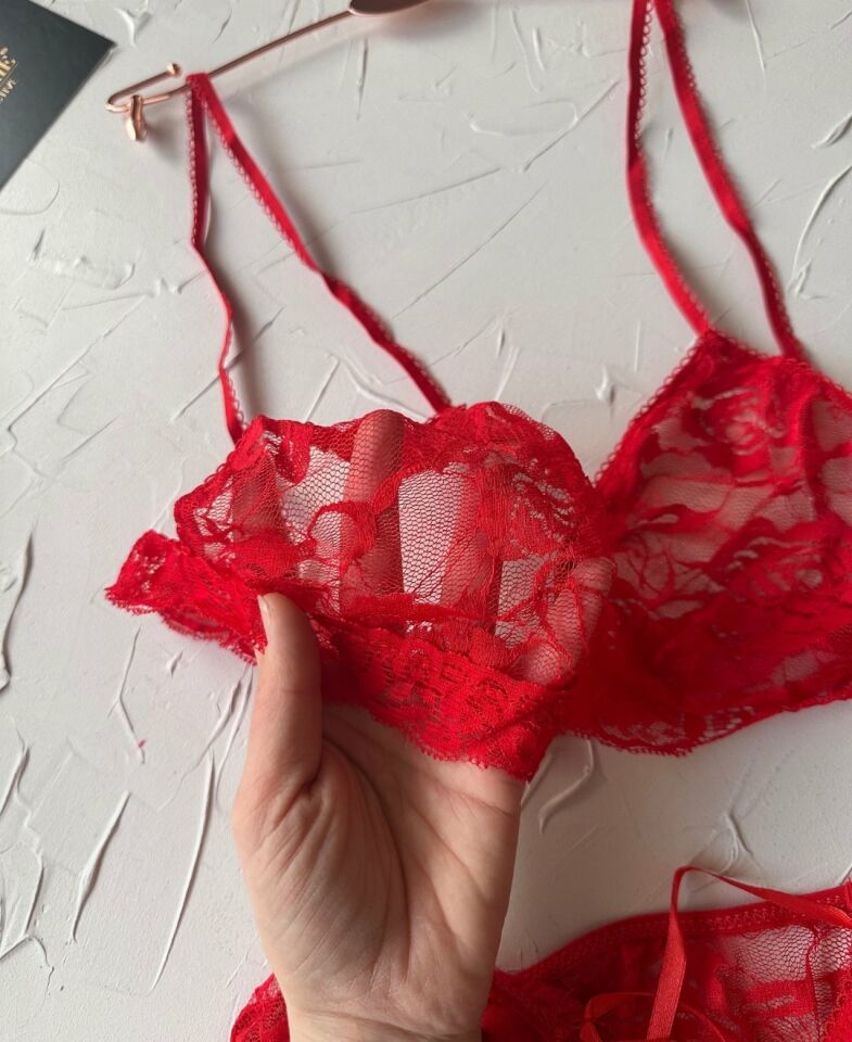 Intive Fantasy Büyük Beden Dantelli Bralet ve Önden Bağlamalı Jartiyerli Tanga Takım (ÇORAPSIZ) Kırmızı - Battal Standart