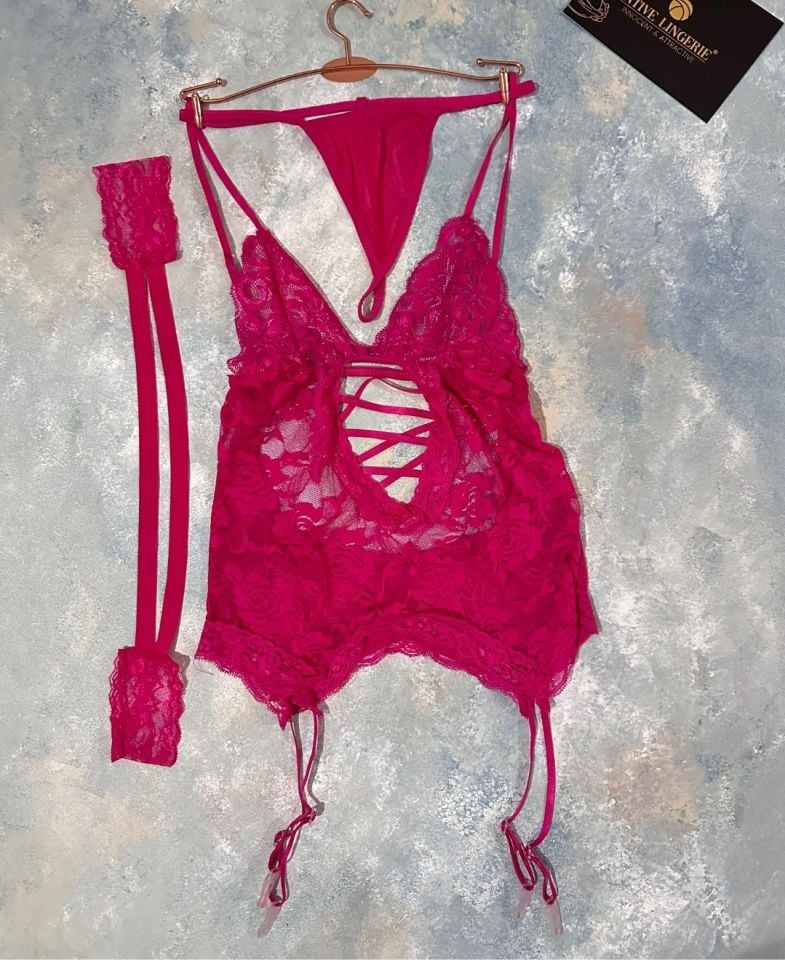 Intive Fantasy Önü Çapraz Dantelli El Kelepçeli Jartiyerli Bodysuit (Pembe-Siyah-Kırmızı)-ÇORAPSIZ Pembe - Standart