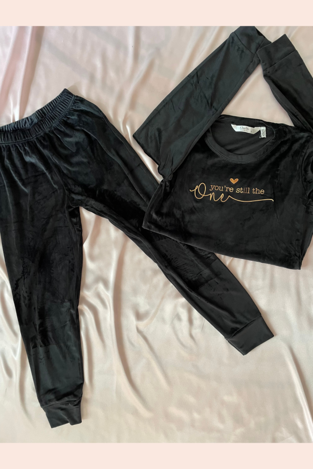 Kadın Siyah Kadife Kumaş Pamuklu Önü Yazılı Kışlık Sıcak Tutan Pijama Takımı Siyah - S
