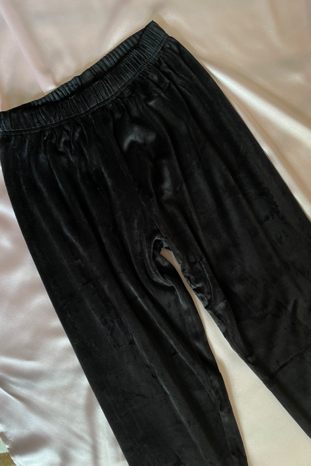 Kadın Siyah Kadife Kumaş Pamuklu Önü Yazılı Kışlık Sıcak Tutan Pijama Takımı Siyah - S
