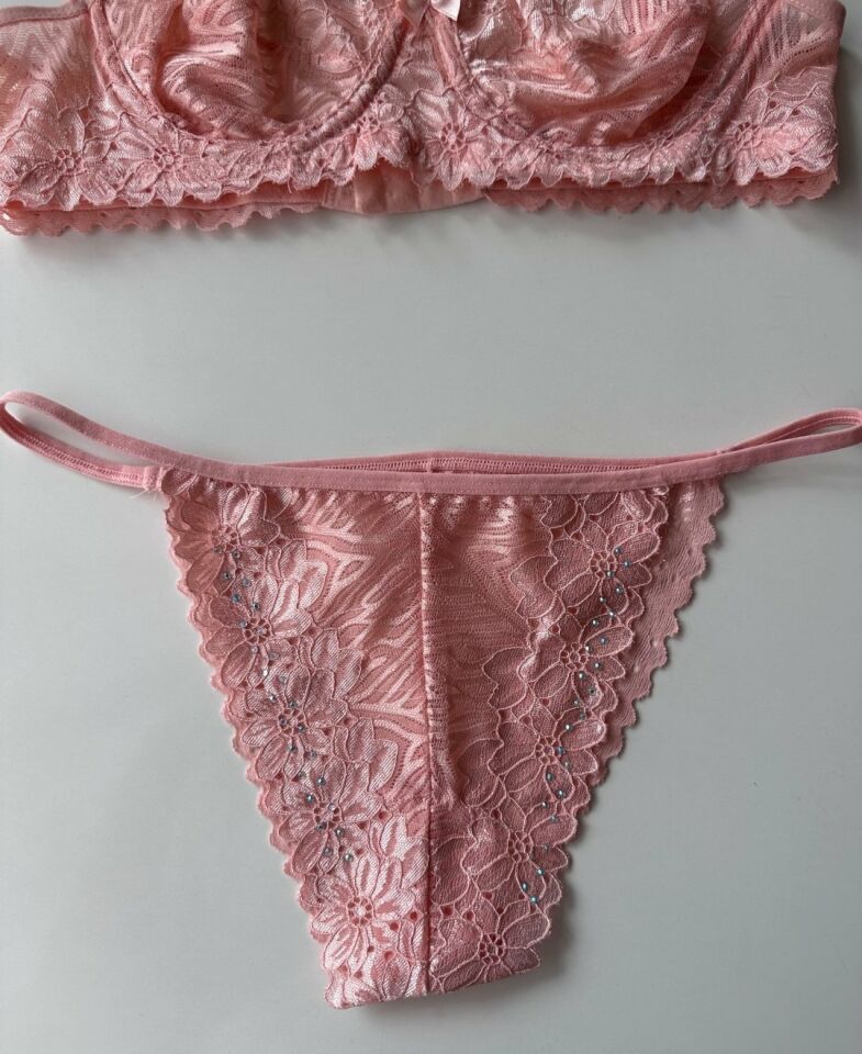 Lace Love Parlak Kumaş Dantelli Balenli Cheeky Külot Sütyen Takım Pembe - 80B