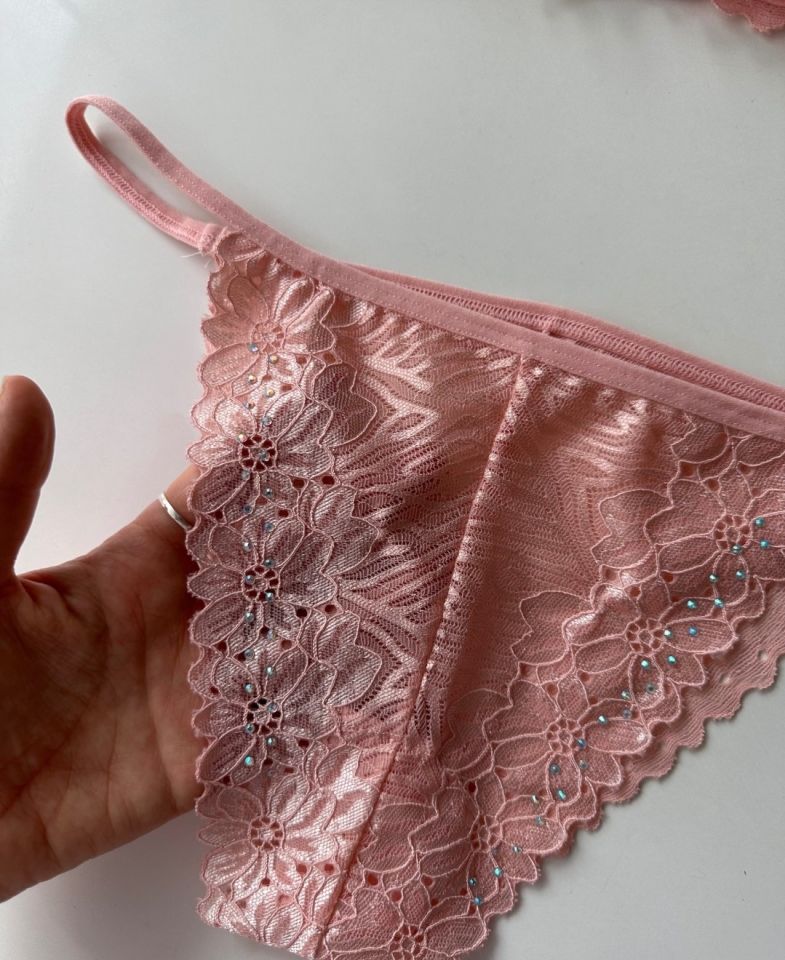 Lace Love Parlak Kumaş Dantelli Balenli Cheeky Külot Sütyen Takım Pembe - 80B