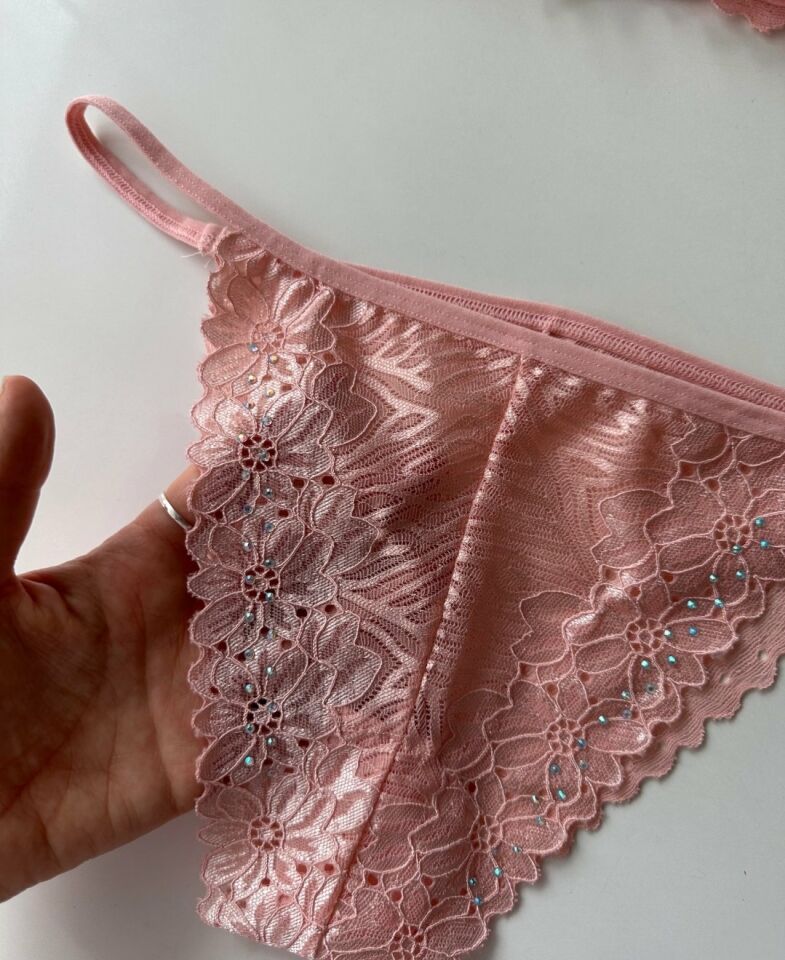 Lace Love Parlak Kumaş Dantelli Balenli Cheeky Külot Sütyen Takım Pembe - 95B