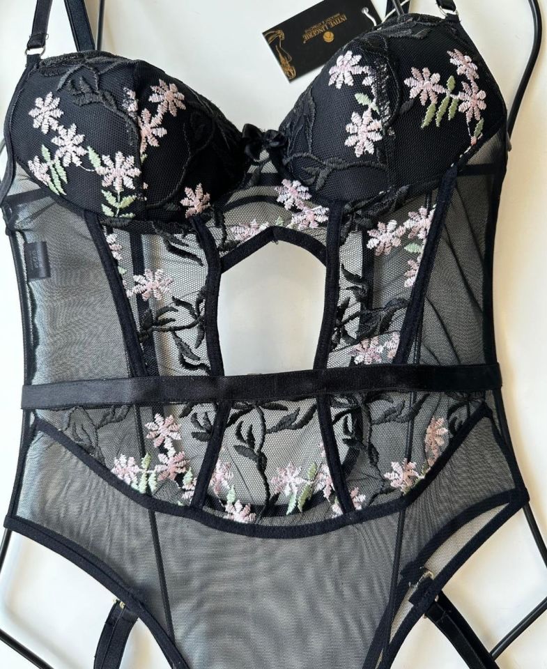 Alora Çiçek Desenli Transparan Tasarım Jartiyerli Padlli Bodysuit Siyah - L