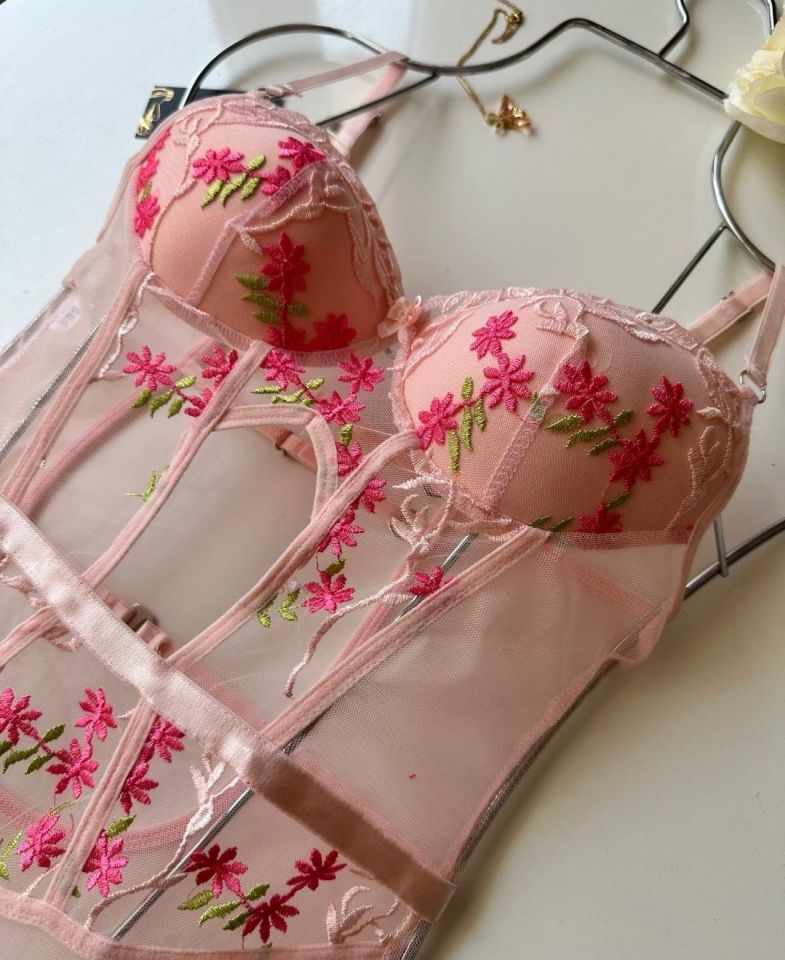 Alora Çiçek Desenli Transparan Tasarım Jartiyerli Padlli Bodysuit Pembe - S