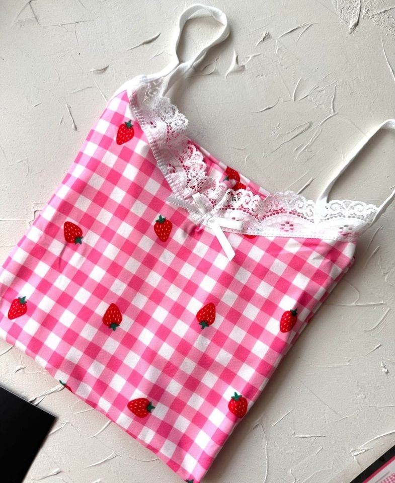 Intive Dantel Detaylı Yumuşacık Pembe Çilek Desenli Askılı Bluz Şort Pijama Takımı Pembe - XL