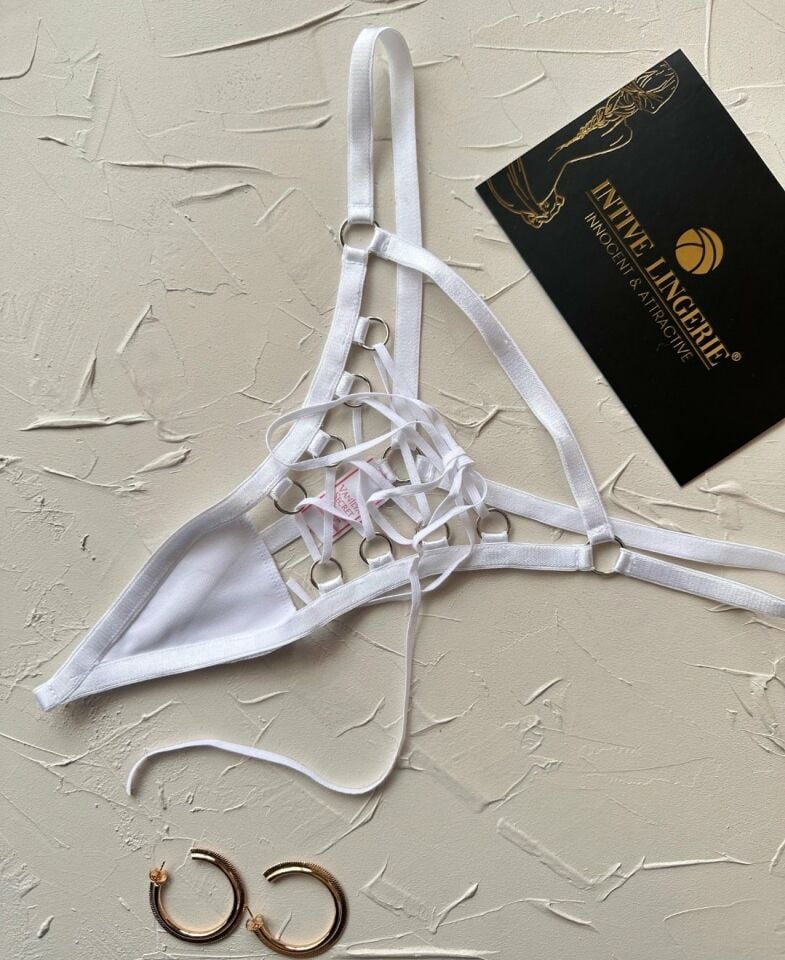 Amelie Önü Açık Bağlama Detaylı Kaliteli Fantasy G-String (Kırmızı-Beyaz-Siyah) Amelie Önü Açık Bağlama Detaylı Kaliteli Fantasy G-String (Kırmızı-Beyaz-Siyah)