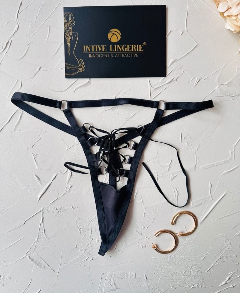 Amelie Önü Açık Bağlama Detaylı Kaliteli Fantasy G-String (Kırmızı-Beyaz-Siyah) Siyah - Standart