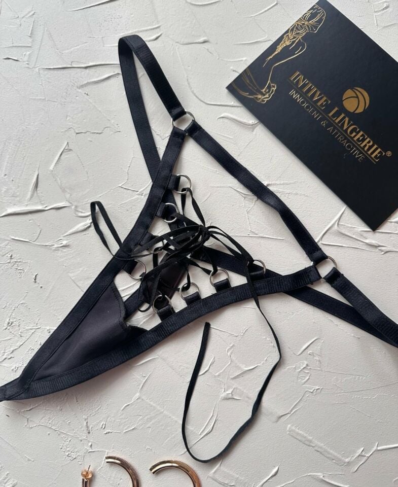 Amelie Önü Açık Bağlama Detaylı Kaliteli Fantasy G-String (Kırmızı-Beyaz-Siyah) Siyah - Standart