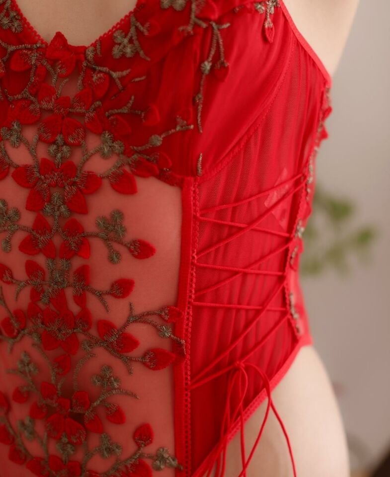 Blair Çiçekli Transparan  Nakışlı Yandan Bağlamalı Seksi Bodysuit/Babydoll Kırmızı - S