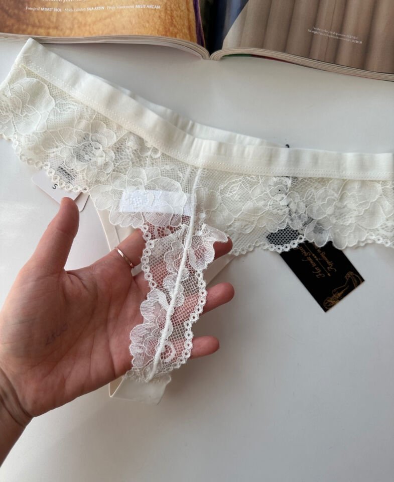 Orijinal Lazer Kesim Üstün Kalite Spandex Invisible Dikişsiz Dantelli Tanga - 2801 Pudra  - L