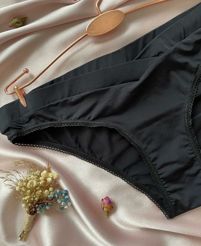 Kadın Rahat Kumaş Önü V Detaylı Günlük Kullanım Mikro Saten Slip- Natalia Siyah - XL