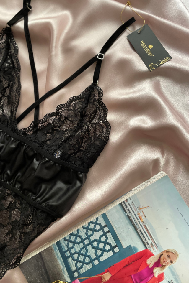 Kadın Fantezi Dantelli Arkası Bağlama Detaylı Deri Görünümlü Bodysuit Siyah - S/M