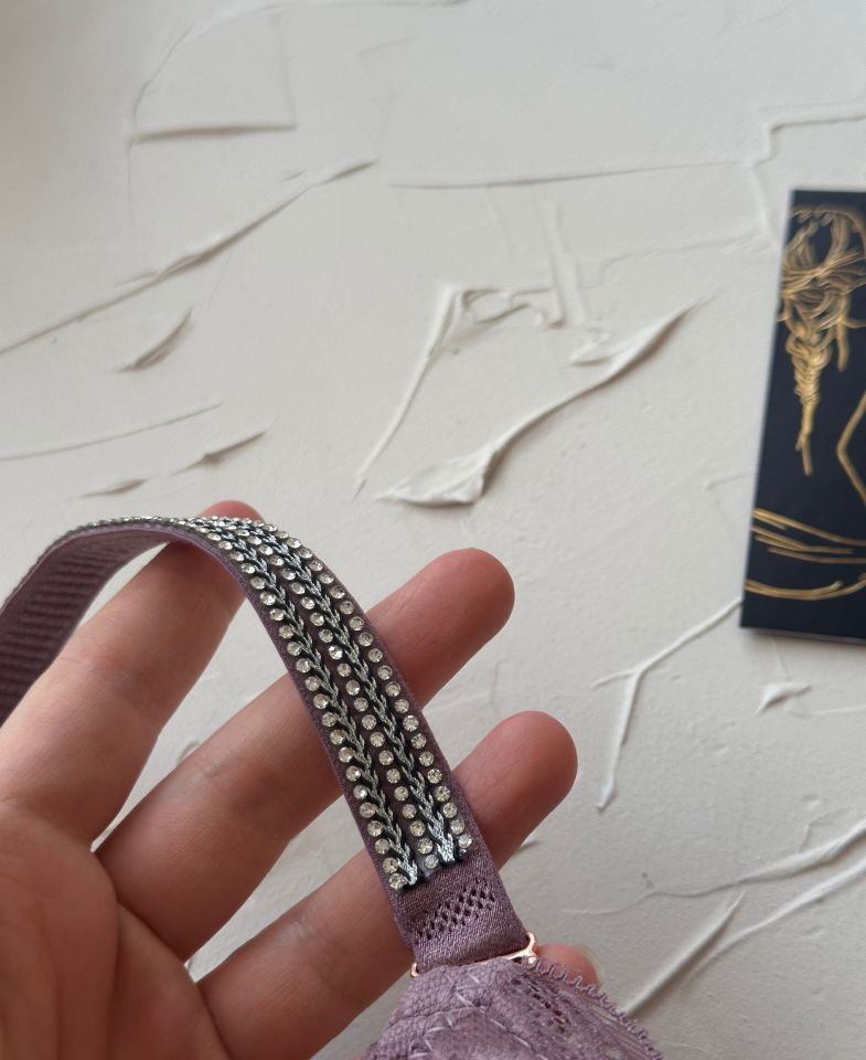 Jasmine Askıları Parlak Taşlı Hafif Destekli Dantelli Soft Cup İthal Sütyen (B-C Cup) Mor - 75