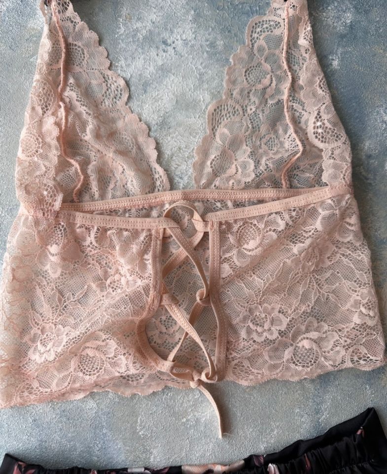 Kadın Saten Pudra Boyundan Bağlamalı Bralet Çiçekli Mini Şort Takım -3524 Pudra  - S