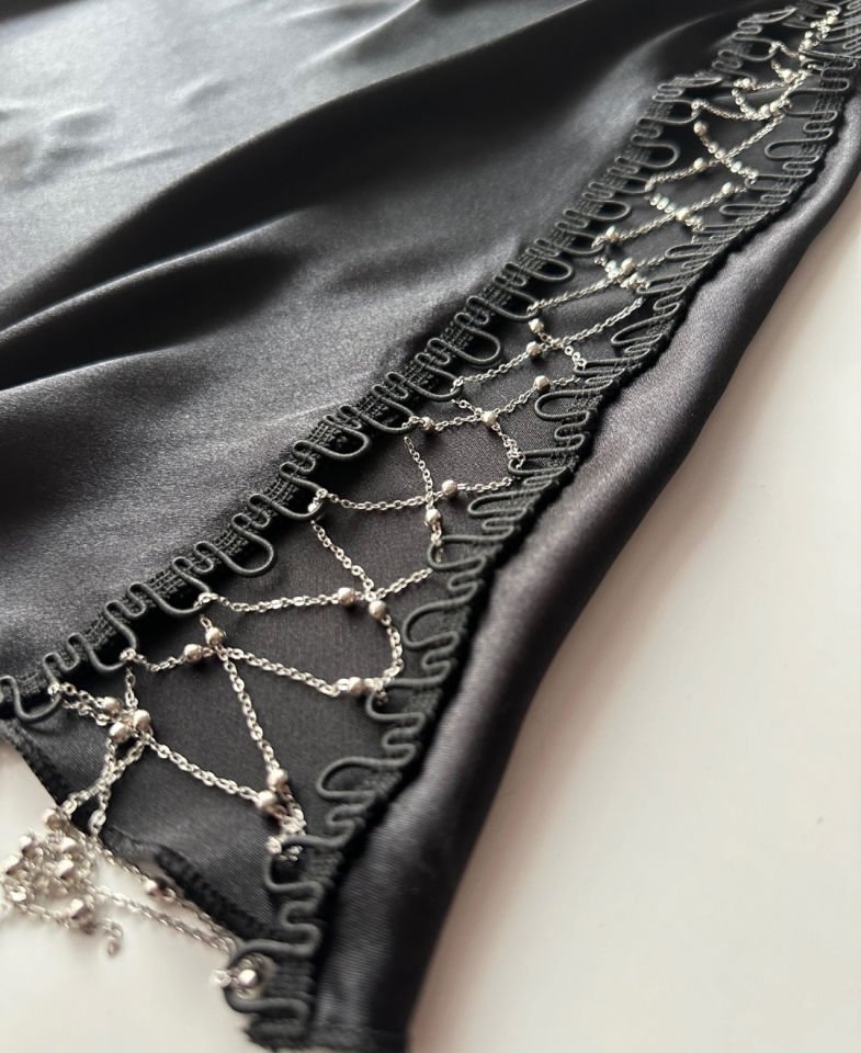 Siyah Derin Dekolte Degaje Yaka Yanı Aksesuar Detaylı Mini Gecelik/Babydoll- 3023 Siyah - L/XL