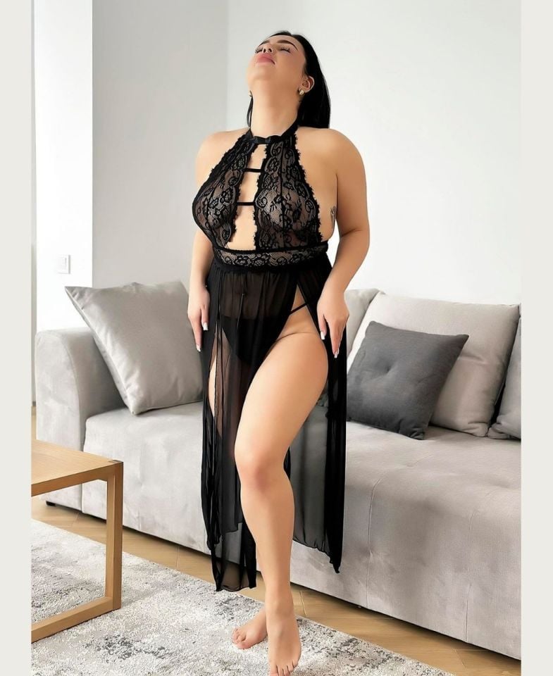 Intive Büyük Beden Battal Derin V Yaka Kesim Dantelli Tül Yan Yırtmaçlı Gecelik Siyah - 3XL/4XL
