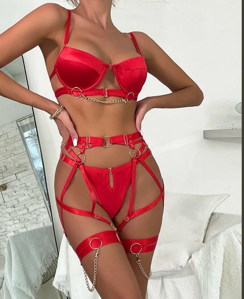 Adeline Saten Bacak Aksesuarlı Zincir Detaylı İthal Harness Jartiyerli Sütyen Takım (Limited) Kırmızı - S
