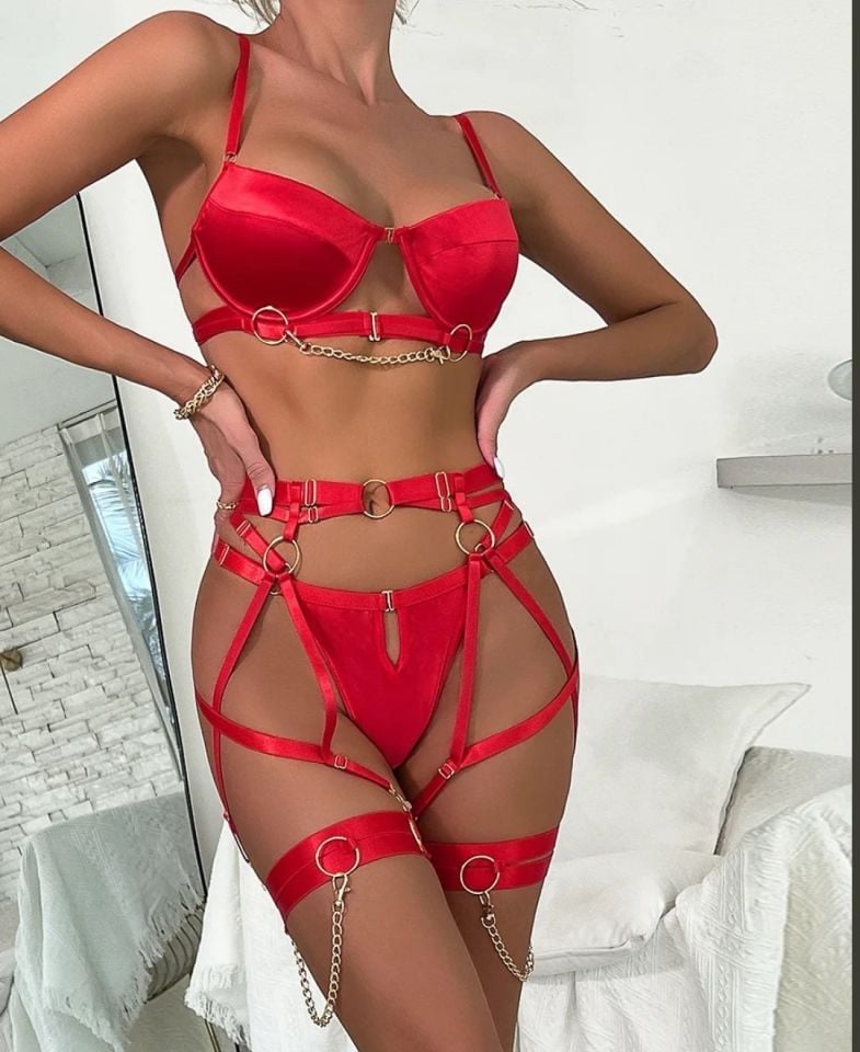 Adeline Saten Bacak Aksesuarlı Zincir Detaylı İthal Harness Jartiyerli Sütyen Takım (Limited) Kırmızı - XL