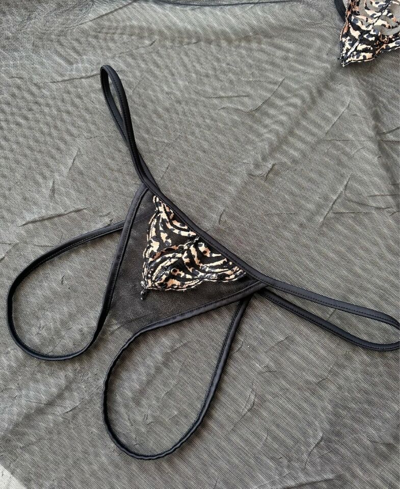 Intive Siyah Transparan Tasarım Üstün Kalite Balenli Önü Leopar Desenli Tül Gecelik G-String Takım Siyah - L