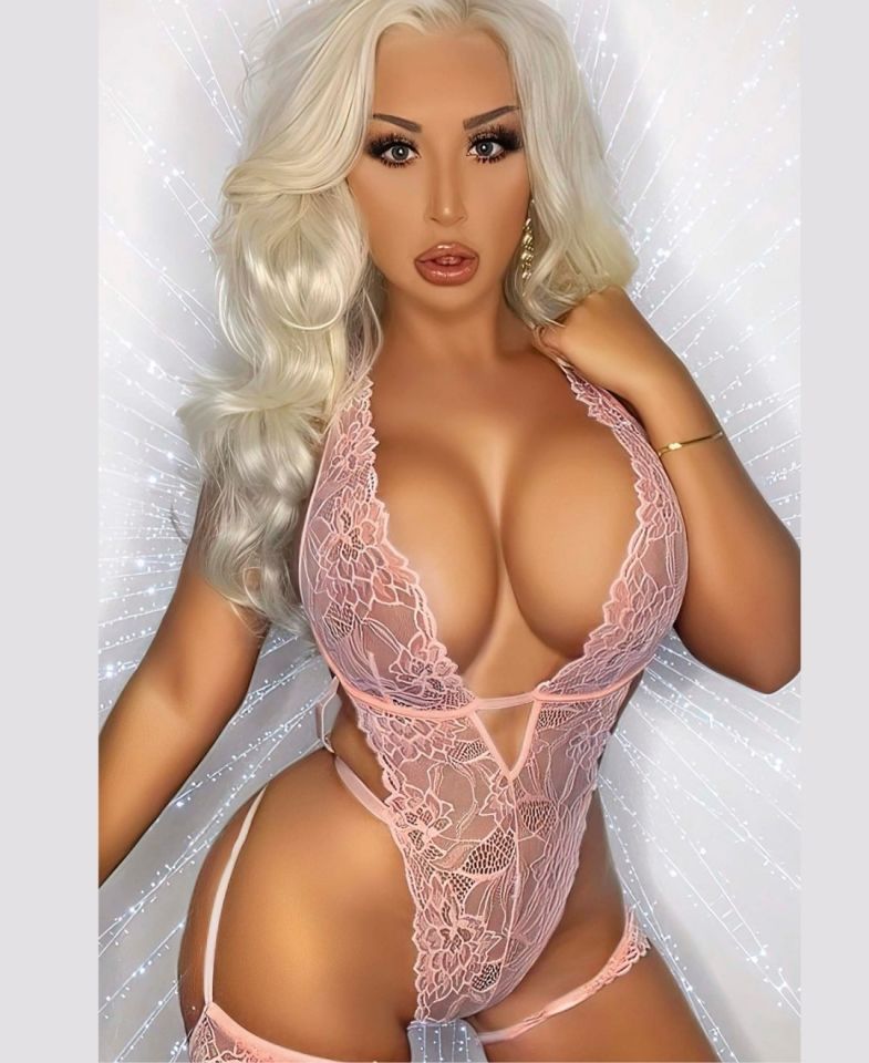 Kadın Pembe Derin Dekolte Jartiyerli Bacak Aksesuarlı Dantelli Bodysuit-00102 Pembe - L/XL