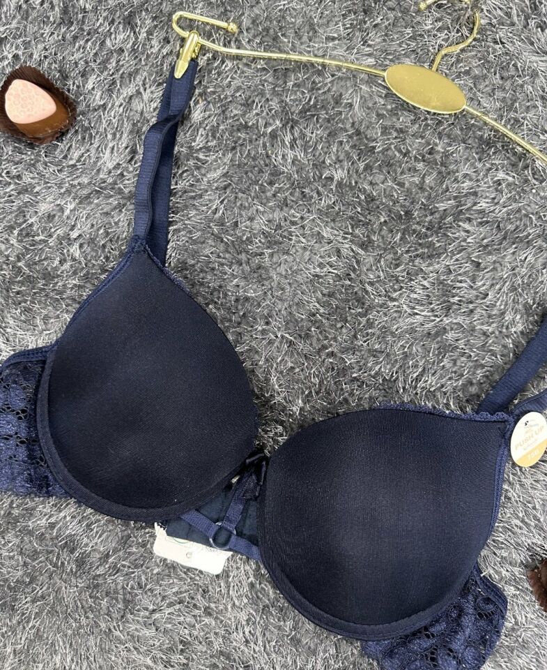 Günlük Kullanım Full Push-up Yanları Dantelli Önü Halka Detaylı Sütyen Lacivert - 75B
