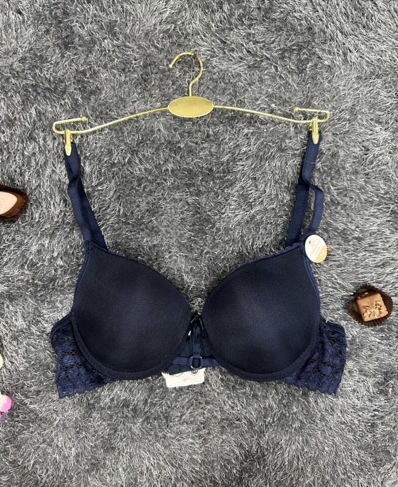 Günlük Kullanım Full Push-up Yanları Dantelli Önü Halka Detaylı Sütyen Lacivert - 85B