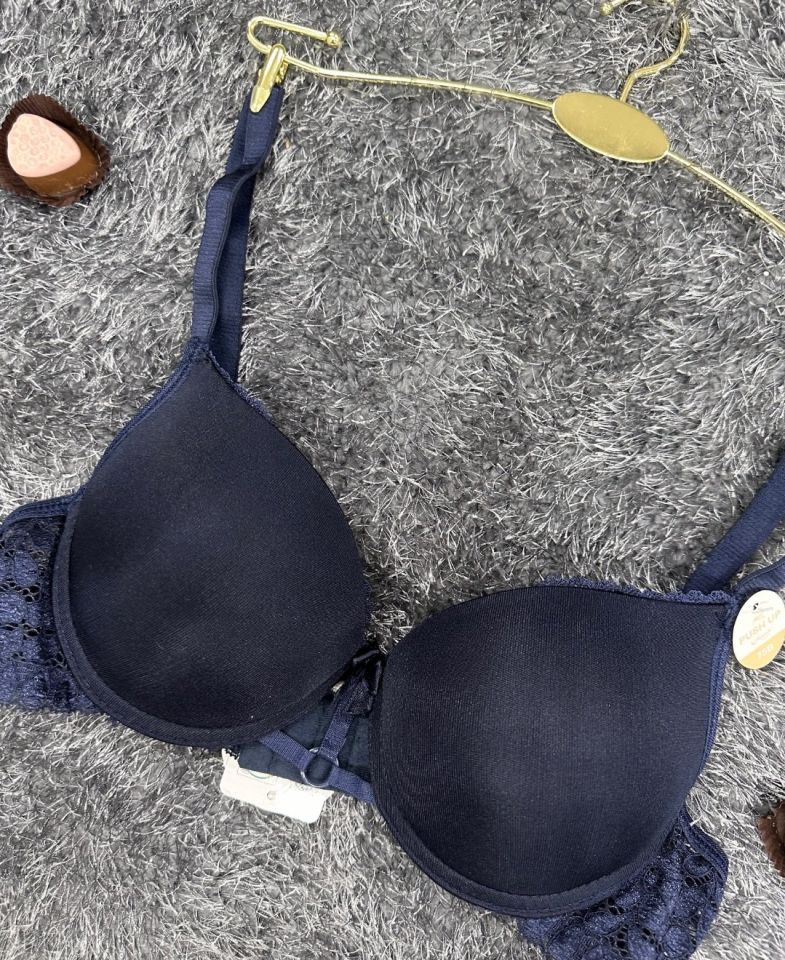 Günlük Kullanım Full Push-up Yanları Dantelli Önü Halka Detaylı Sütyen Lacivert - 85B
