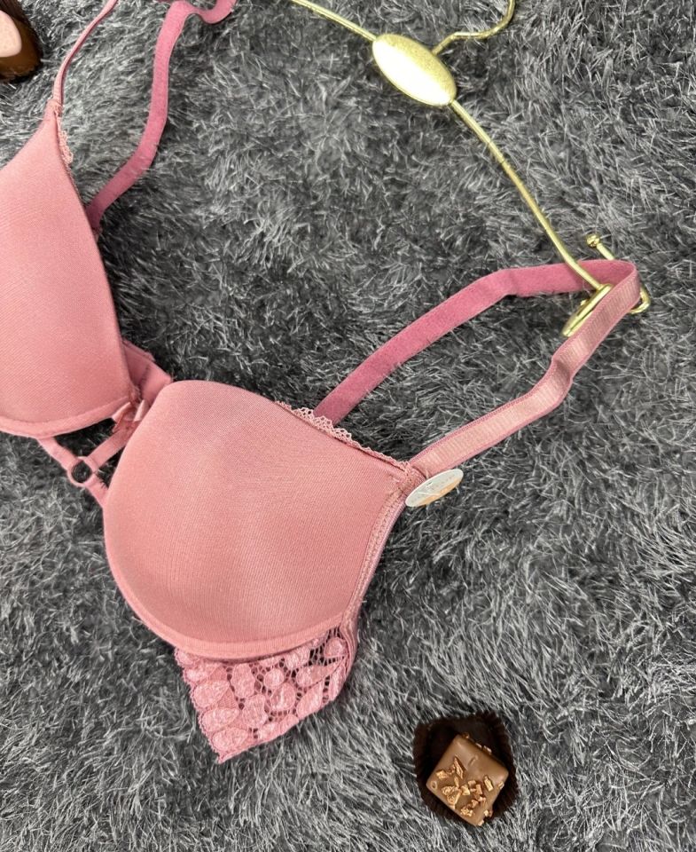 Günlük Kullanım Full Push-up Yanları Dantelli Önü Halka Detaylı Sütyen Pembe - 85B