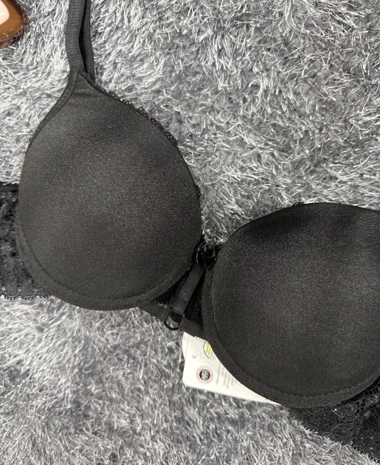 Günlük Kullanım Full Push-up Yanları Dantelli Önü Halka Detaylı Sütyen Siyah - 80B