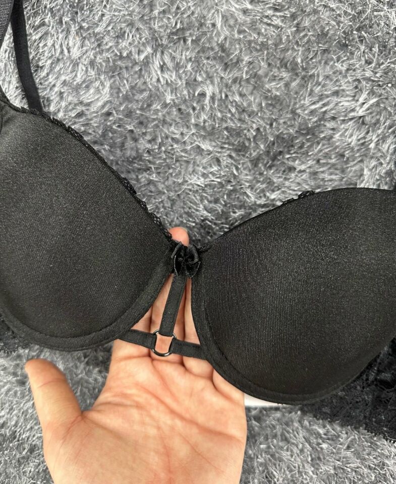 Günlük Kullanım Full Push-up Yanları Dantelli Önü Halka Detaylı Sütyen Siyah - 80B