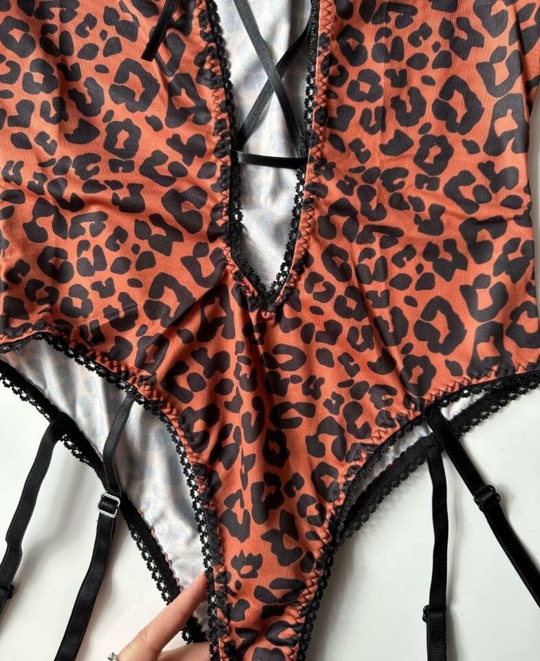 Kadın Leopar Desenli Derin Dekolte Jartiyerli Bodysuit -8292