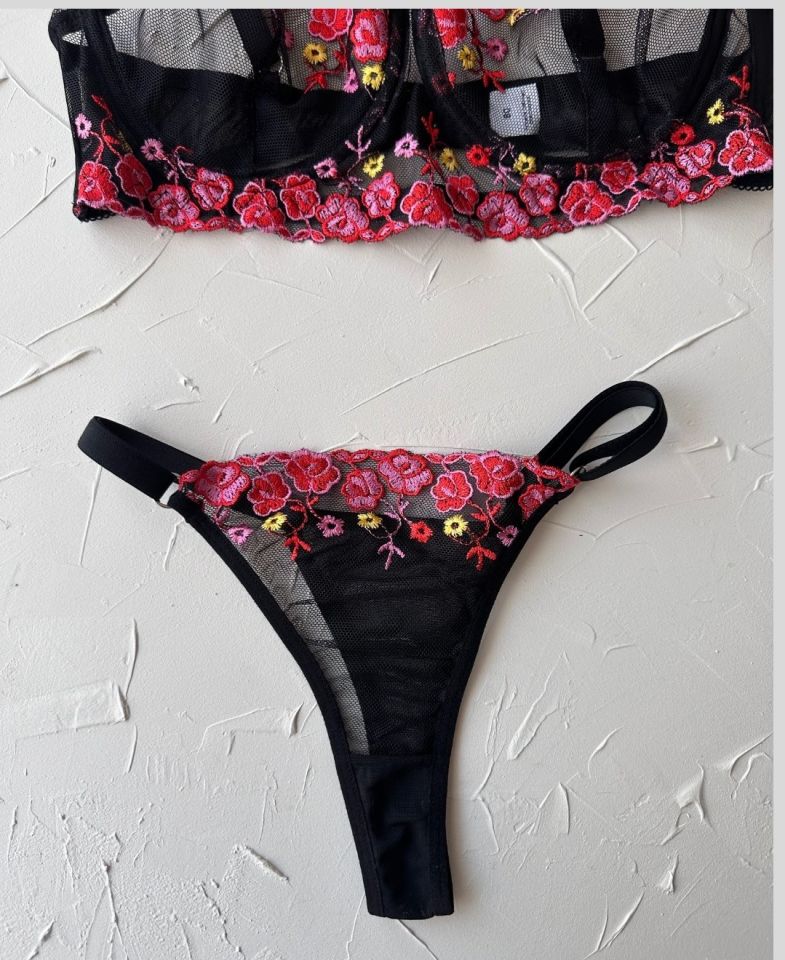 Siyah Tül Üstüne Pembe Sarı Çiçek İşlemeli Sütyen Tanga Takım (FırsatÜrünü) Siyah/Pembe - 80B